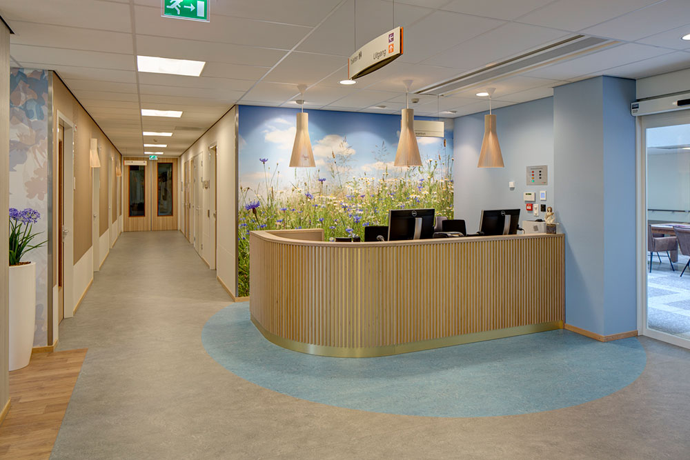 Radboud: Verbouwing KNF Poliklinieken Schilderwerk, beglazing en foto behang verpleegafdeling